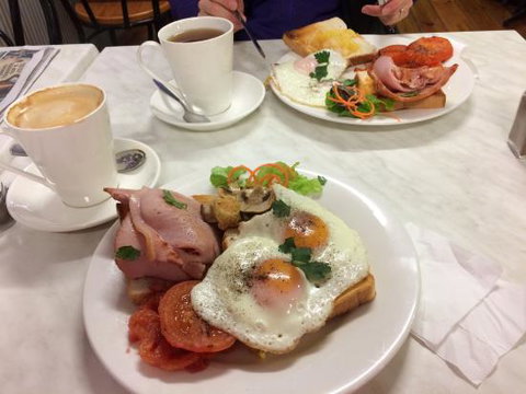 Koffi N Kandi Cafe Laura - Renee 0