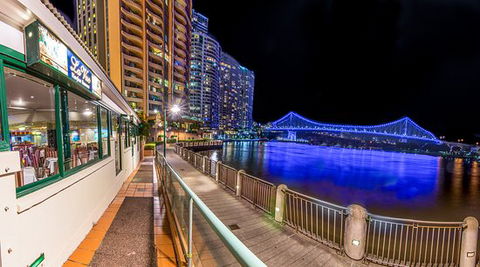 La Vue Waterfront Restaurant - Renee 0