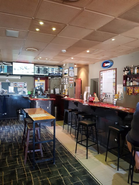 Meningie Hotel Bistro - Qld Realsetate 3