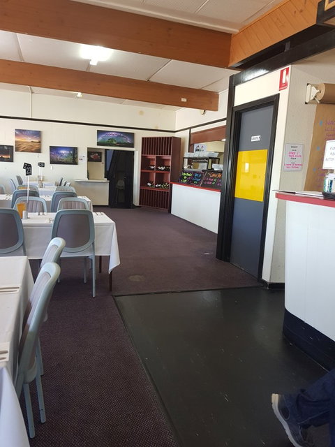 Meningie Hotel Bistro - Qld Realsetate 5