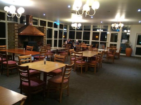Poddy Dodgers Bar And Bistro - Renee 0