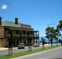 Streaky Bay Hotel - Renee