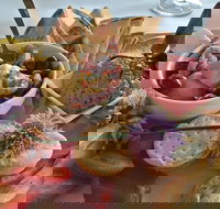 The Winehouse - Renee