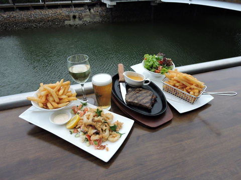 Riverside Bar & Restaurant - Renee 2