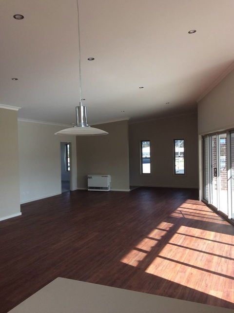 Owen & Fiveash & Partners - Renee 0