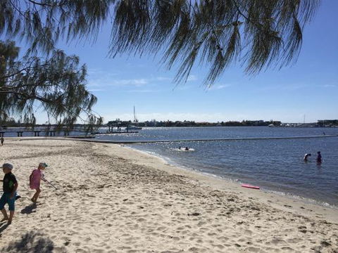 Cafe 7 Paradise Point - Renee 0