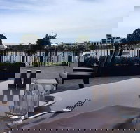 LakeFront Bistro - Qld Realsetate