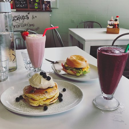 Pete & Paulz Breaky Bar - Renee 0