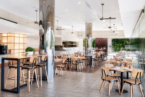 The Grill Pelican Waters - Renee 0