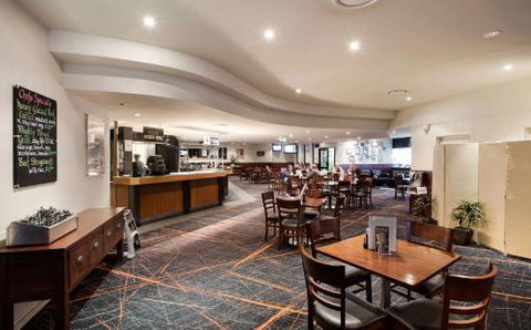 Captain Cook Tavern - Renee 0