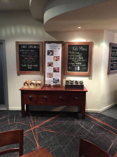 Captain Cook Tavern - Renee 4