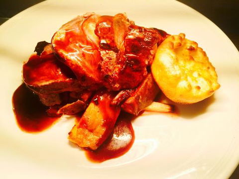 McNevin's Gunyah Restaurant - Qld Realsetate 0