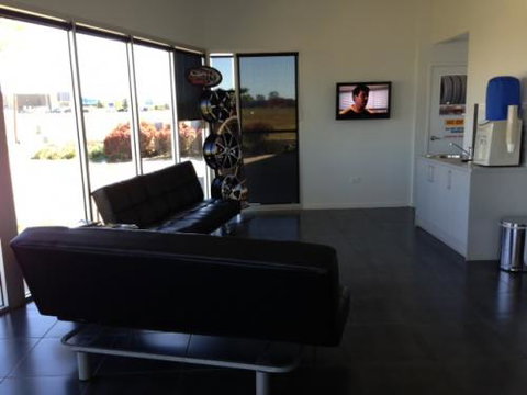 Peter Walton Tyre & Batteries - Swimm 1