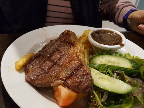 The Queens Arms Restaurant - Renee 0
