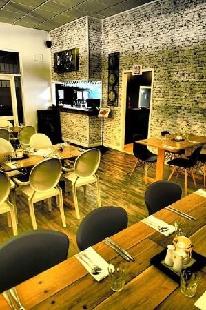 The Swae & Ivy - Bar & Restaurant - Renee 0