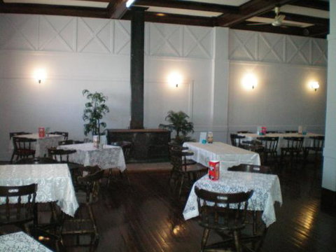 Hotel Charleville - Renee 0