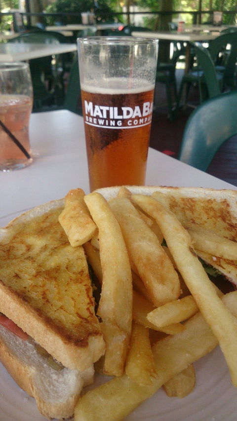 Landsborough Pub - Renee 3