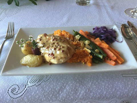 Louise's Tables Restaurant - Renee 0