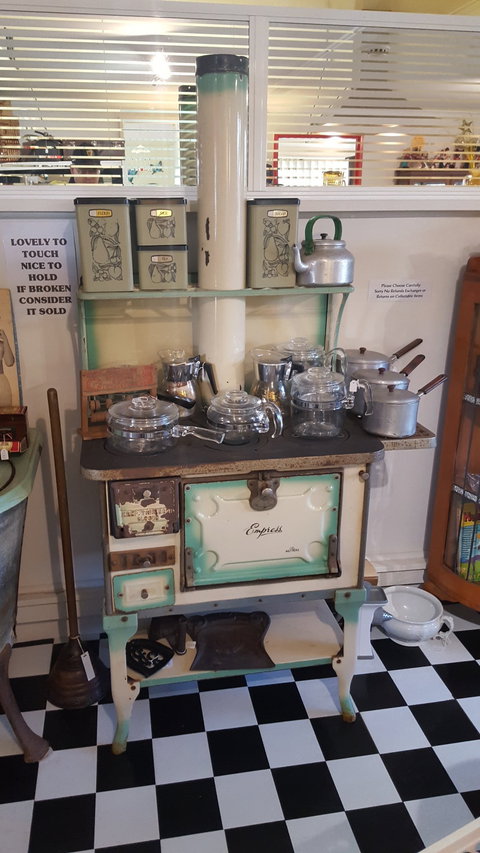 Mjs Retro & Vintage Wares - Renee 2