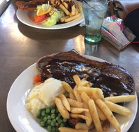 Rathy Pub - Renee