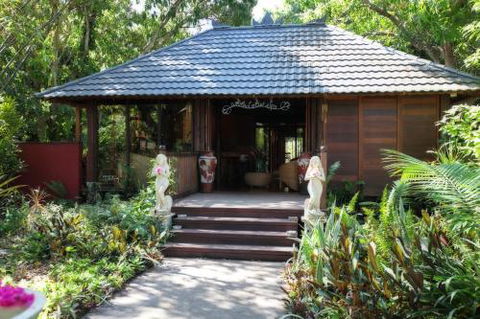 White Lotus Tropical Day Spa - Swimm 1