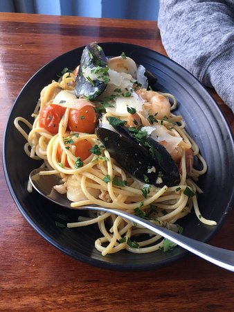 Frontbeach Taphouse & Restaurant - Renee 0