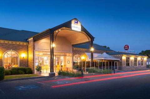 Castello's Cardinia Hotel - Petrol Stations 0
