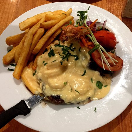 Echuca Hotel - Renee 0