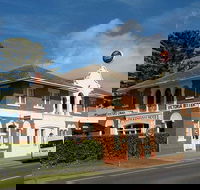 Pakenham Hotel - Petrol Stations