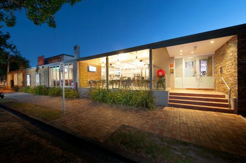 Castello's Victorian Tavern - Renee 0