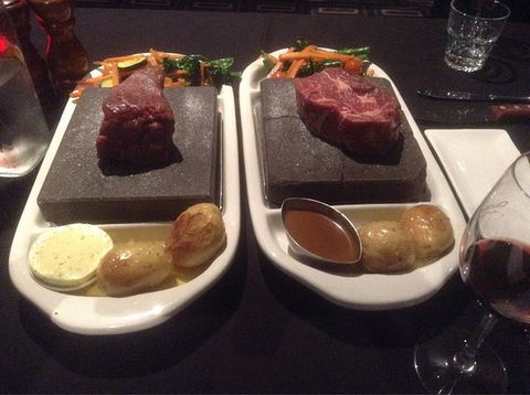Stonegrill Restaurant - Club Mulwala - Qld Realsetate 0