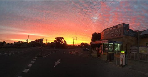 Moriac Store - Renee 0