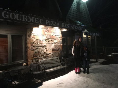 Alphutte Dinner Plain - Renee 0