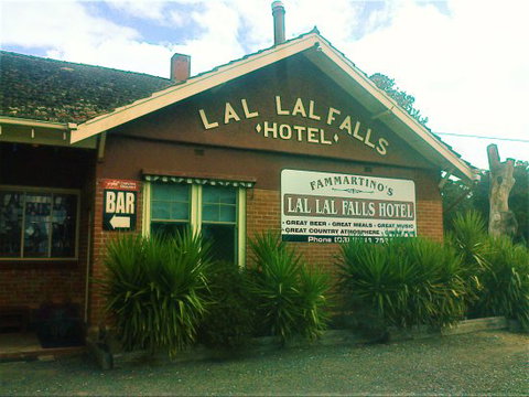 Lal Lal Falls Hotel - Swimm 0