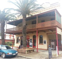 Royal Hotel Dunolly - Renee
