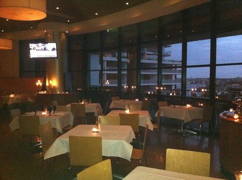 Curve Restaurant - Qld Realsetate 0