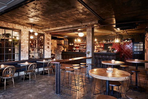 Stowaway Bar - Renee 0