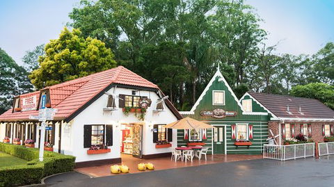 Big Oma's Coffee House - Renee 0