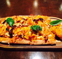 four hands pizza bar  grill - Qld Realsetate