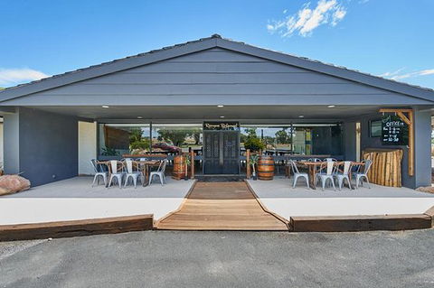 Rivergum Restaurant - Renee 0