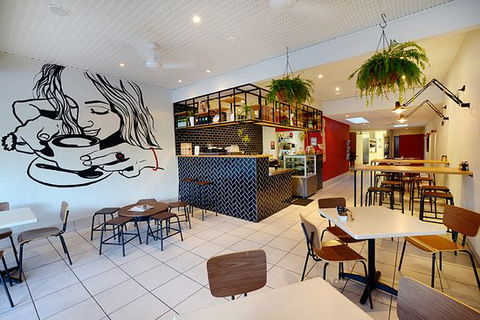 Urban Espresso Lounge - Renee 0