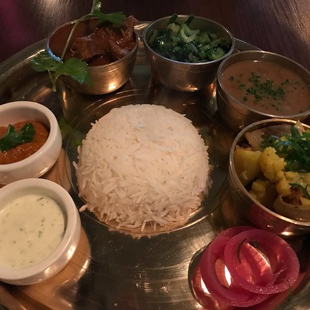Luniva Momo Cafe Restaurant - Renee 0