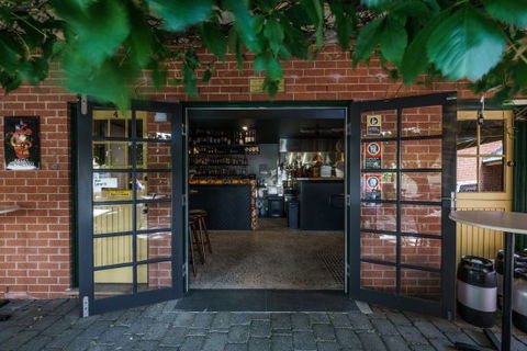 Vine And Tap - Renee 0