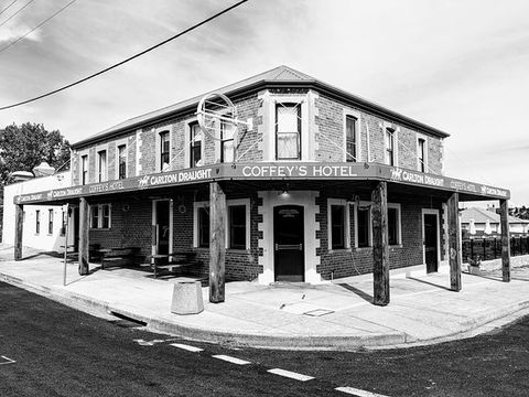 Coffey's Hotel - Qld Realsetate 0