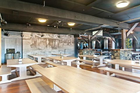 Lake Jindabyne Hotel Bistro - Internet Find 0