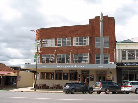 The Alpine Hotel Restaurant Cooma - Qld Realsetate 0