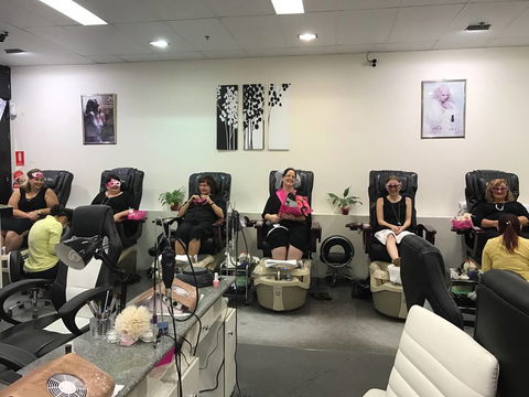 Villa Nails & Beauty - Renee 4