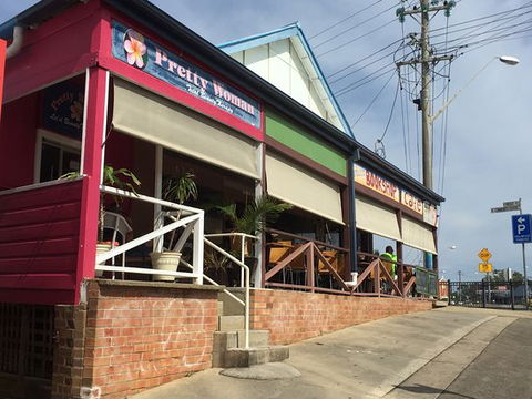 Bookshop Cafe - Renee 0