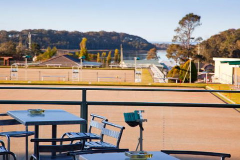 Lake View Grill @ Club Dalmeny - Renee 0