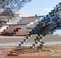 Pretty Pine Hotel - Renee